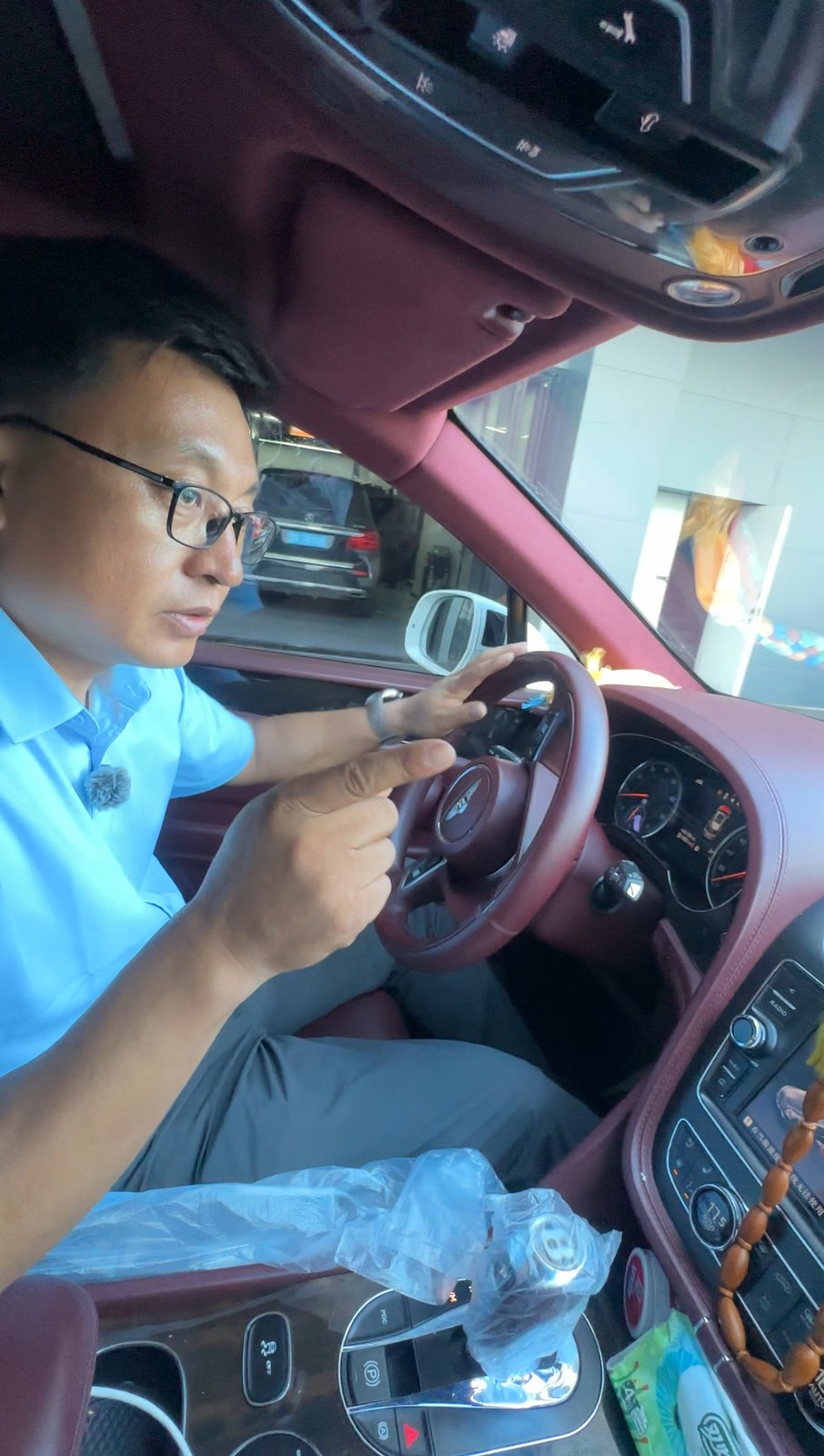 何师傅路试宾利添越