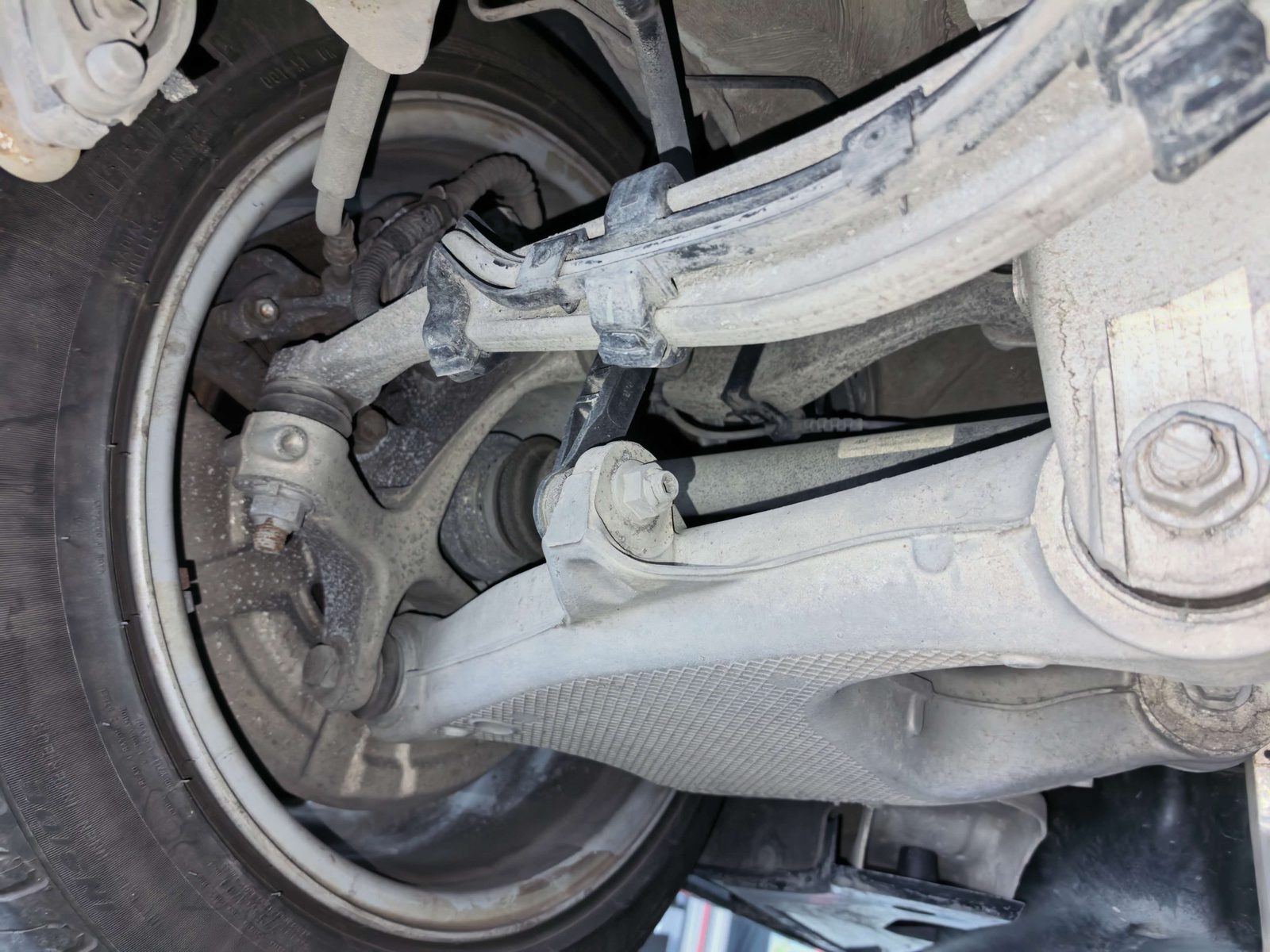 宝马5系旧减震器拆检实拍
