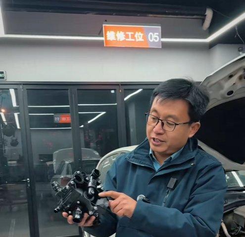 机油滤清器底座