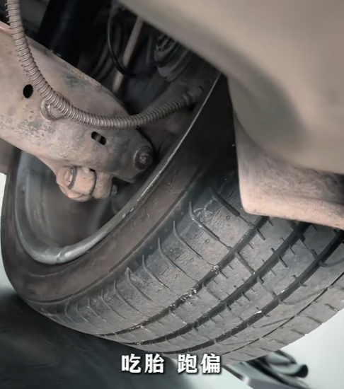 迈巴赫后轮吃胎跑偏