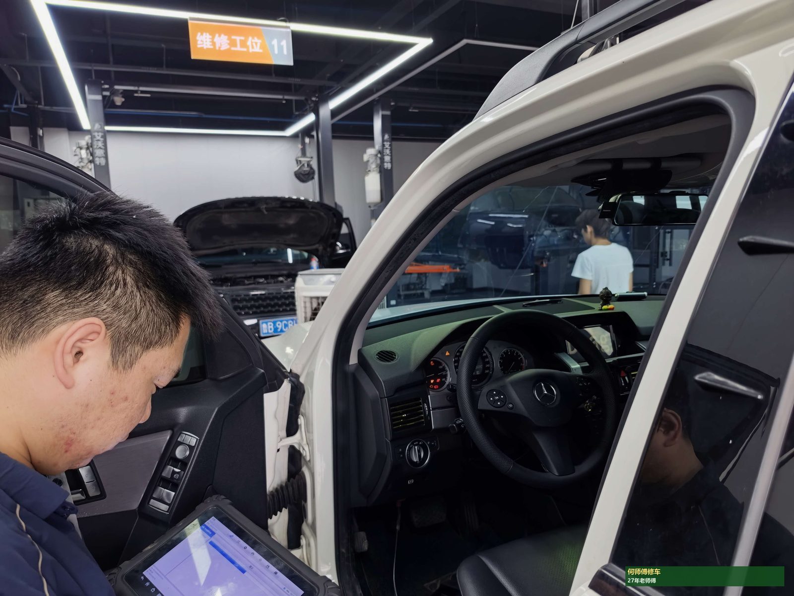 何师傅徒弟用诊断仪读码 GLK300 ABS故障